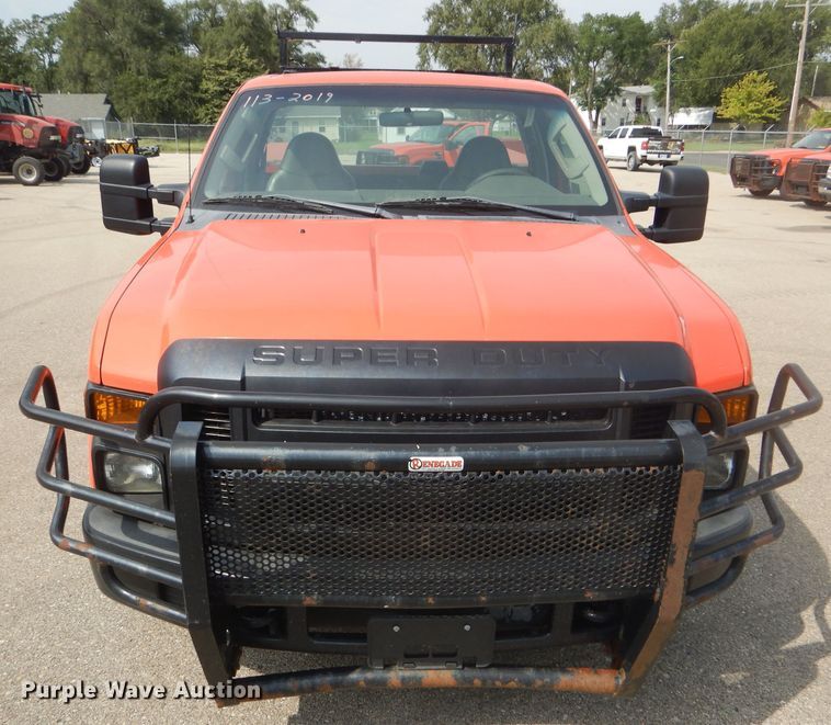 image for item DB4977 2009 Ford F250 Super Duty utility bed pickup truck