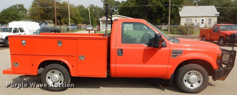 image for item DB4977 2009 Ford F250 Super Duty utility bed pickup truck