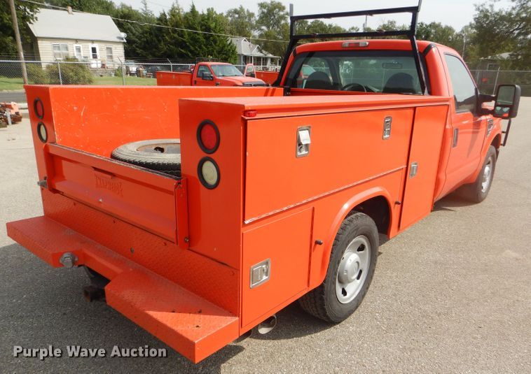 image for item DB4977 2009 Ford F250 Super Duty utility bed pickup truck