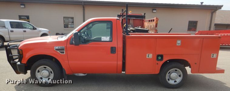 image for item DB4977 2009 Ford F250 Super Duty utility bed pickup truck