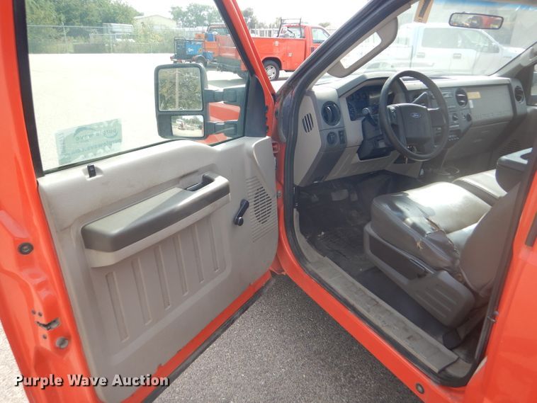 image for item DB4977 2009 Ford F250 Super Duty utility bed pickup truck