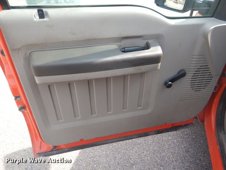 image for item DB4977 2009 Ford F250 Super Duty utility bed pickup truck