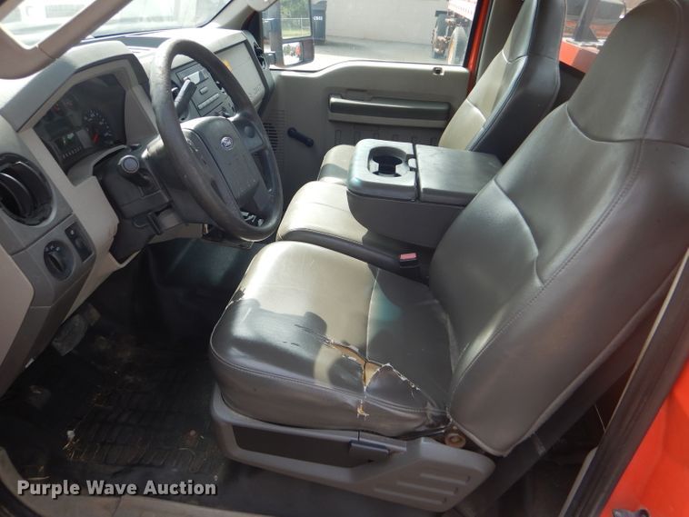 image for item DB4977 2009 Ford F250 Super Duty utility bed pickup truck