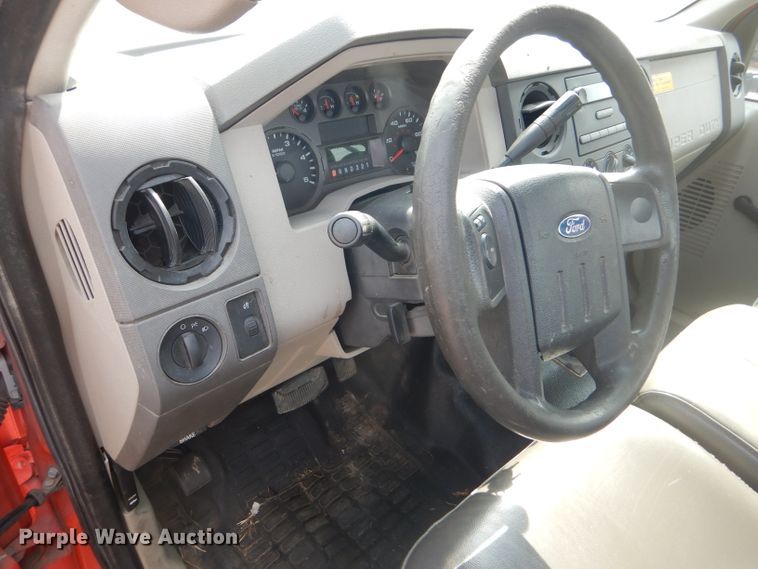 image for item DB4977 2009 Ford F250 Super Duty utility bed pickup truck