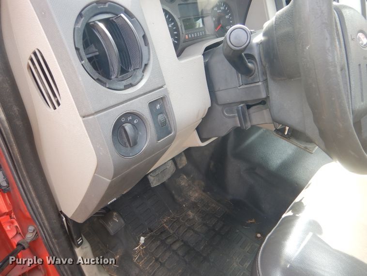 image for item DB4977 2009 Ford F250 Super Duty utility bed pickup truck