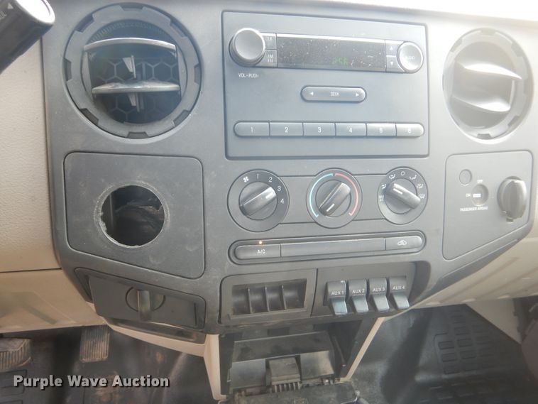 image for item DB4977 2009 Ford F250 Super Duty utility bed pickup truck