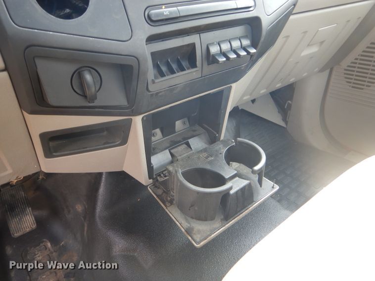 image for item DB4977 2009 Ford F250 Super Duty utility bed pickup truck