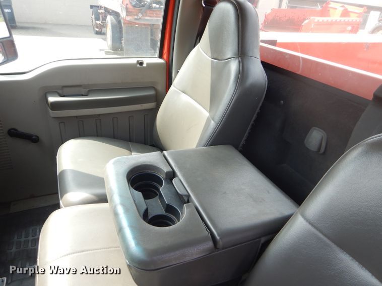 image for item DB4977 2009 Ford F250 Super Duty utility bed pickup truck