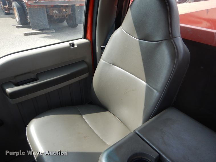 image for item DB4977 2009 Ford F250 Super Duty utility bed pickup truck