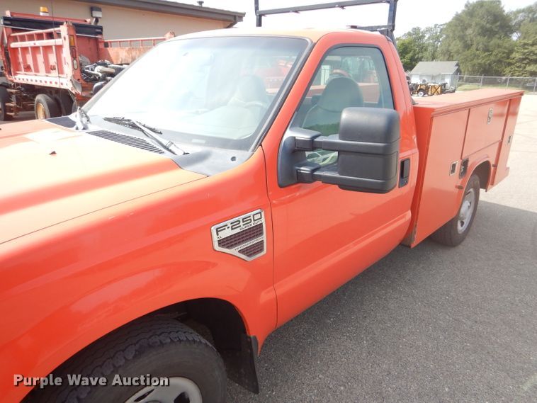 image for item DB4977 2009 Ford F250 Super Duty utility bed pickup truck