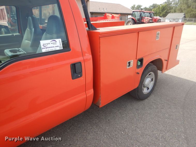 image for item DB4977 2009 Ford F250 Super Duty utility bed pickup truck