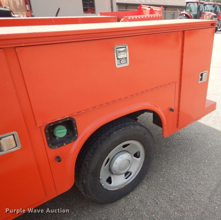 image for item DB4977 2009 Ford F250 Super Duty utility bed pickup truck