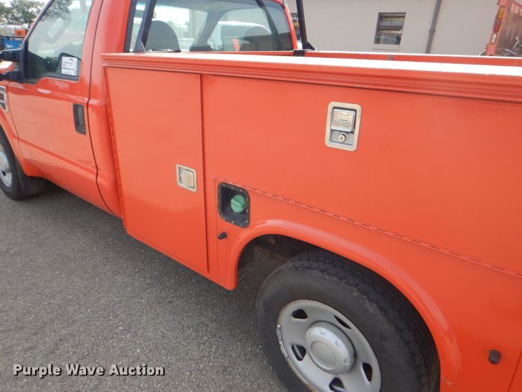 image for item DB4977 2009 Ford F250 Super Duty utility bed pickup truck