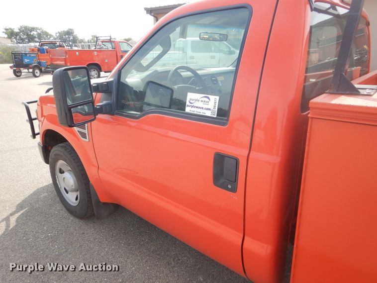 image for item DB4977 2009 Ford F250 Super Duty utility bed pickup truck