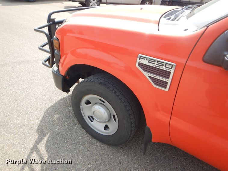 image for item DB4977 2009 Ford F250 Super Duty utility bed pickup truck