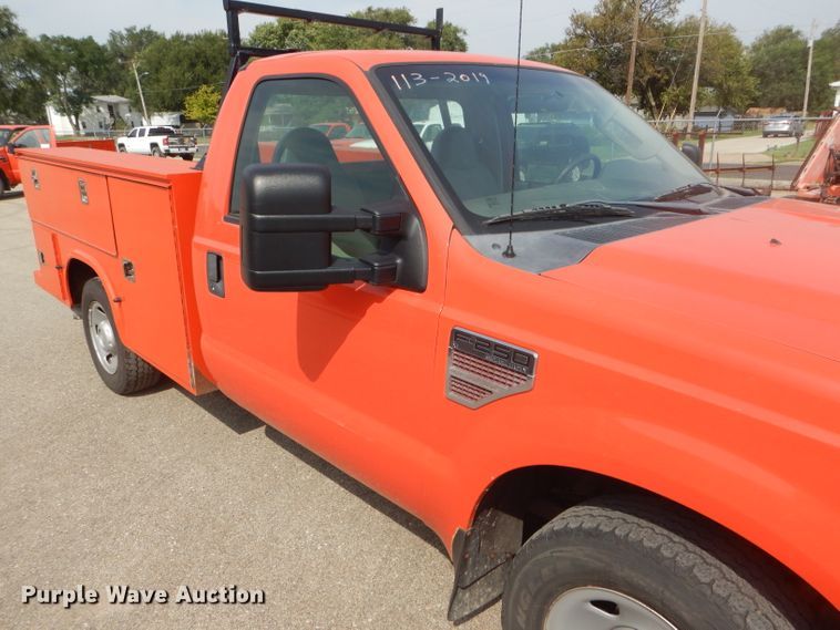 image for item DB4977 2009 Ford F250 Super Duty utility bed pickup truck