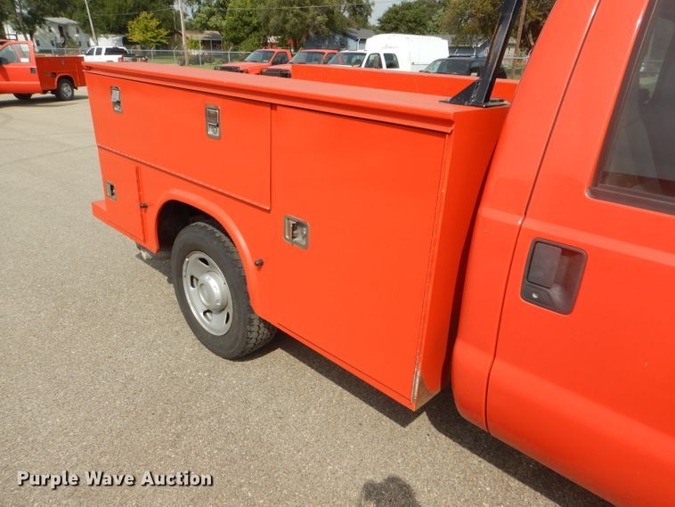 image for item DB4977 2009 Ford F250 Super Duty utility bed pickup truck