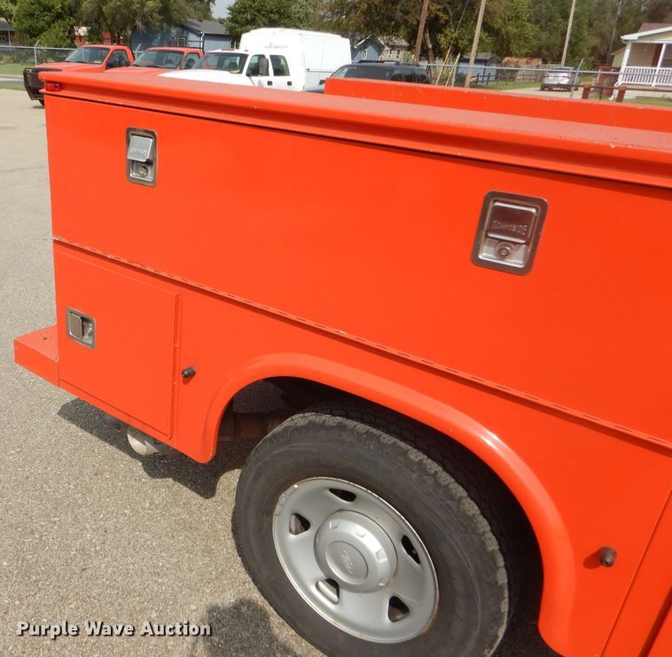 image for item DB4977 2009 Ford F250 Super Duty utility bed pickup truck