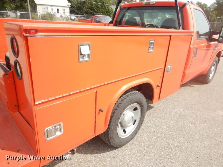 image for item DB4977 2009 Ford F250 Super Duty utility bed pickup truck