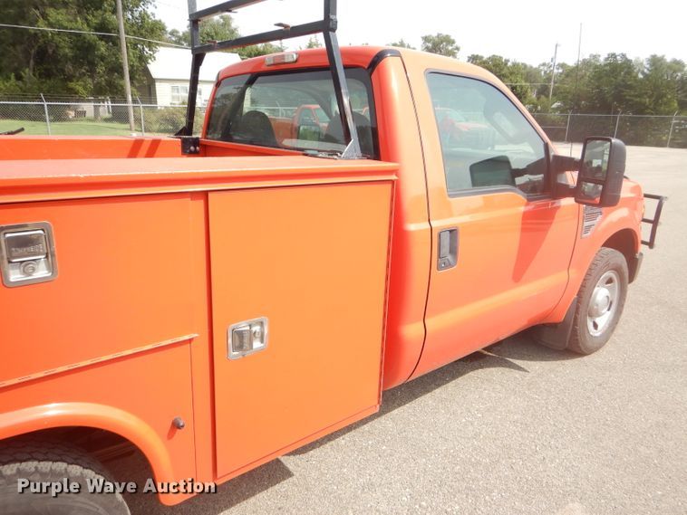 image for item DB4977 2009 Ford F250 Super Duty utility bed pickup truck