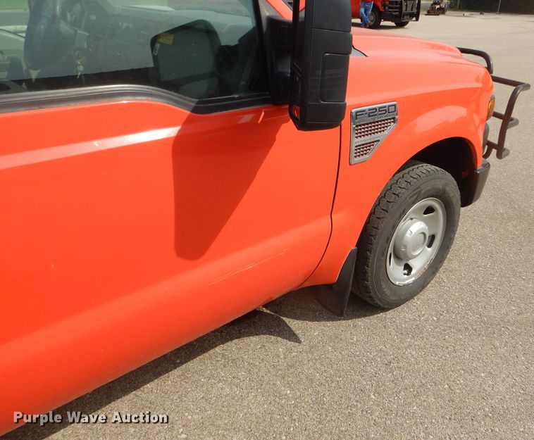 image for item DB4977 2009 Ford F250 Super Duty utility bed pickup truck