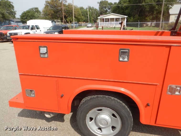 image for item DB4977 2009 Ford F250 Super Duty utility bed pickup truck