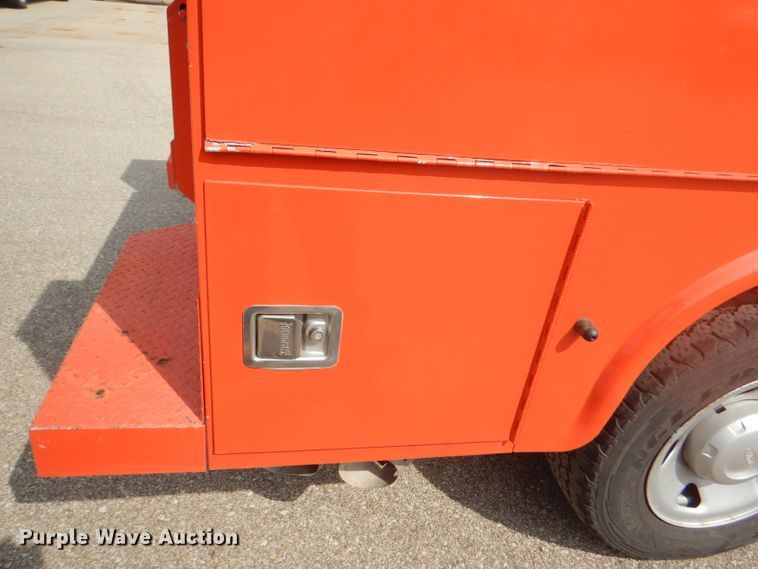 image for item DB4977 2009 Ford F250 Super Duty utility bed pickup truck