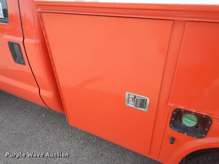 image for item DB4977 2009 Ford F250 Super Duty utility bed pickup truck