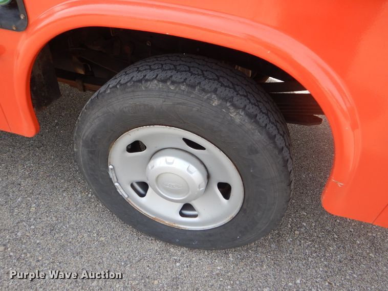 image for item DB4977 2009 Ford F250 Super Duty utility bed pickup truck