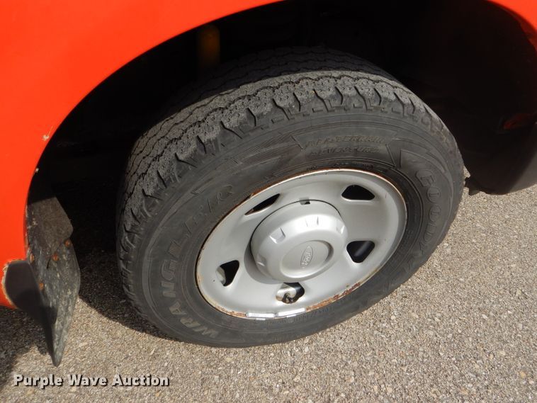 image for item DB4977 2009 Ford F250 Super Duty utility bed pickup truck