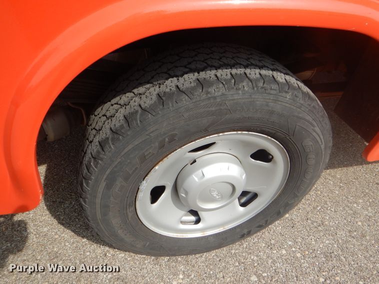 image for item DB4977 2009 Ford F250 Super Duty utility bed pickup truck