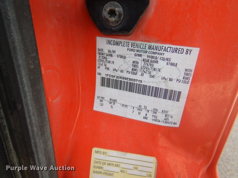 image for item DB4977 2009 Ford F250 Super Duty utility bed pickup truck