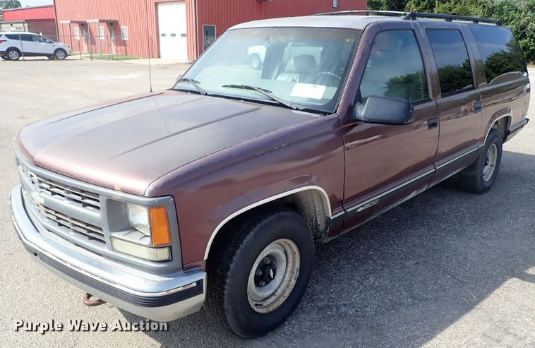 image for item DE1072 1997 Chevrolet Suburban 1500 SUV