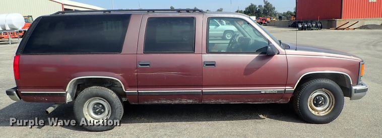 image for item DE1072 1997 Chevrolet Suburban 1500 SUV