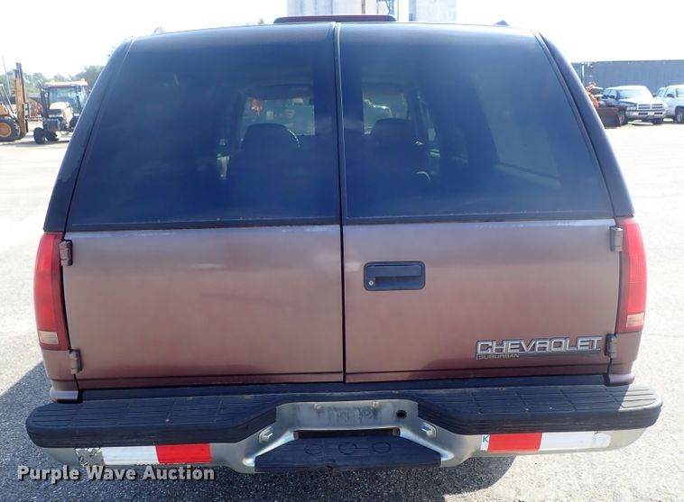 image for item DE1072 1997 Chevrolet Suburban 1500 SUV