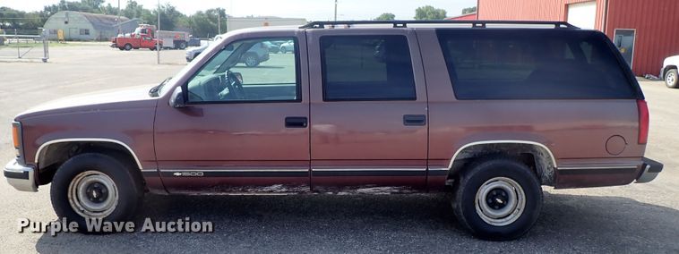 image for item DE1072 1997 Chevrolet Suburban 1500 SUV