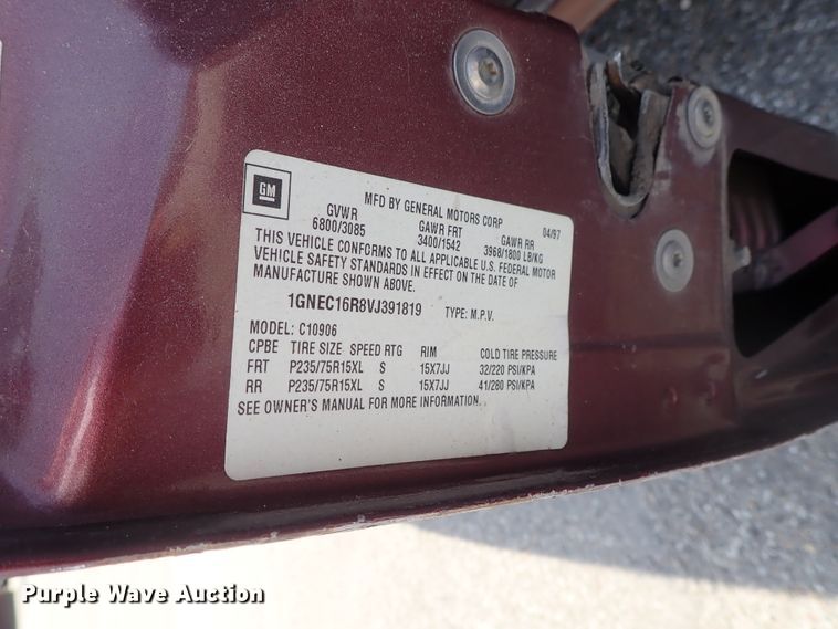 image for item DE1072 1997 Chevrolet Suburban 1500 SUV