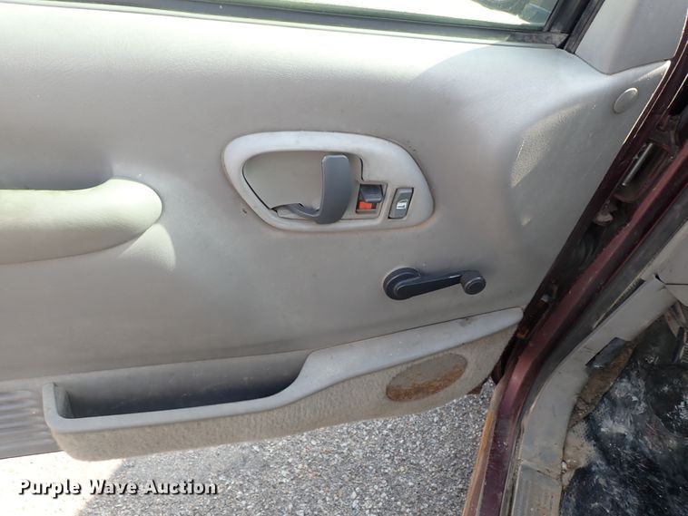 image for item DE1072 1997 Chevrolet Suburban 1500 SUV