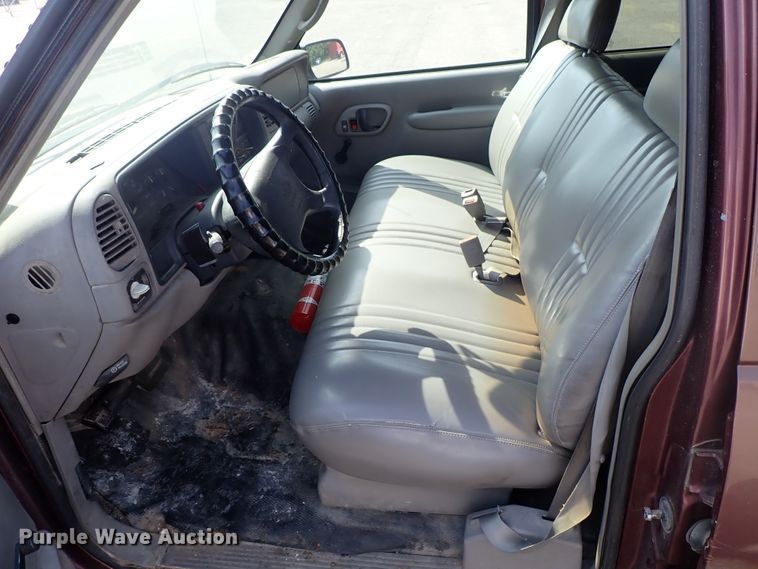 image for item DE1072 1997 Chevrolet Suburban 1500 SUV