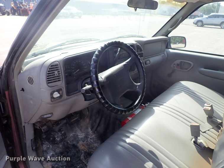 image for item DE1072 1997 Chevrolet Suburban 1500 SUV