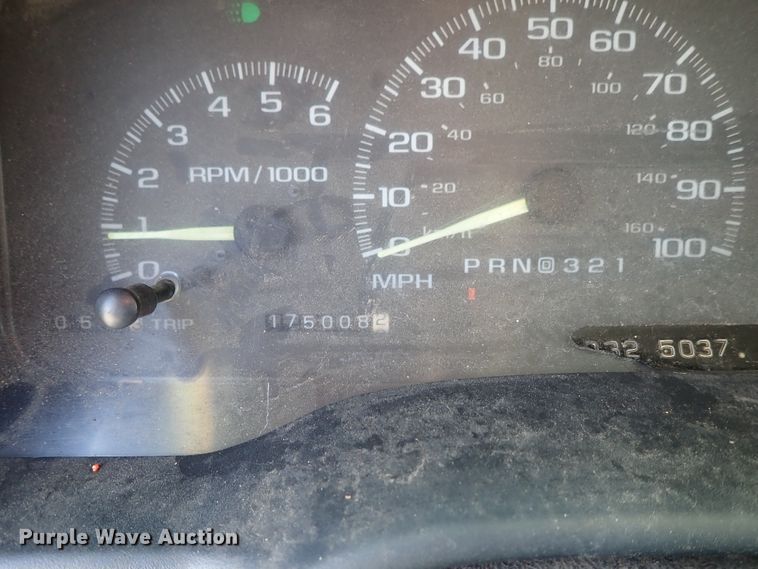 image for item DE1072 1997 Chevrolet Suburban 1500 SUV