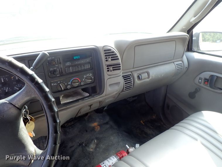 image for item DE1072 1997 Chevrolet Suburban 1500 SUV