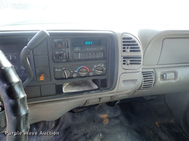 image for item DE1072 1997 Chevrolet Suburban 1500 SUV