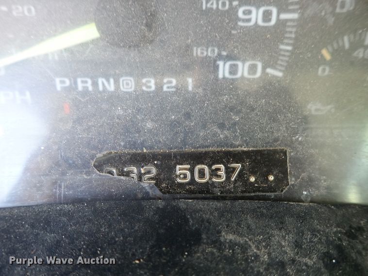 image for item DE1072 1997 Chevrolet Suburban 1500 SUV