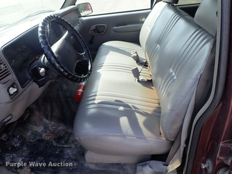 image for item DE1072 1997 Chevrolet Suburban 1500 SUV