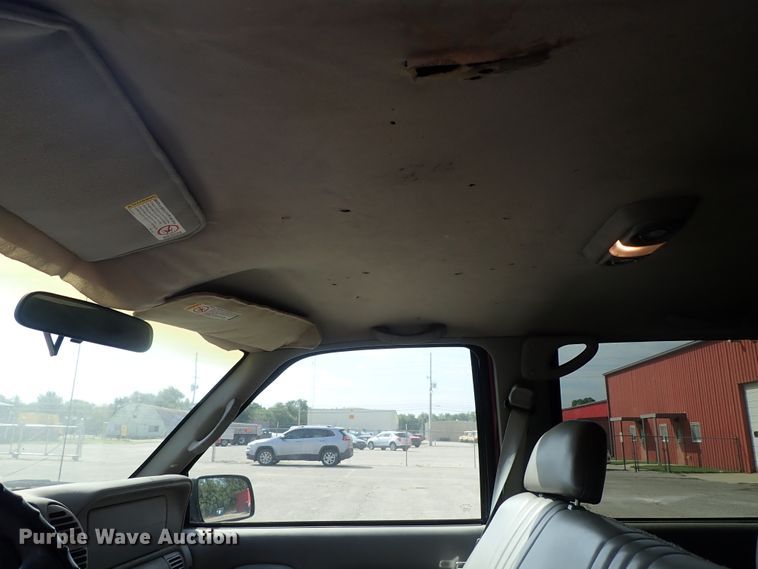 image for item DE1072 1997 Chevrolet Suburban 1500 SUV