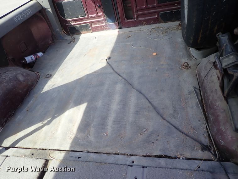 image for item DE1072 1997 Chevrolet Suburban 1500 SUV