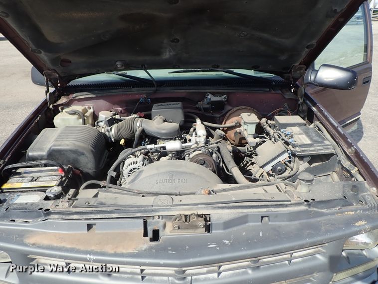 image for item DE1072 1997 Chevrolet Suburban 1500 SUV