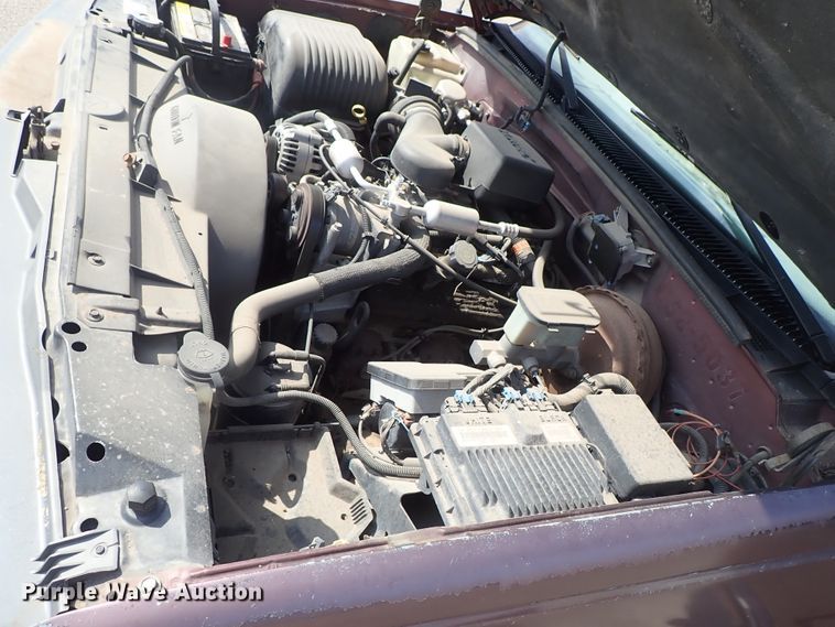 image for item DE1072 1997 Chevrolet Suburban 1500 SUV