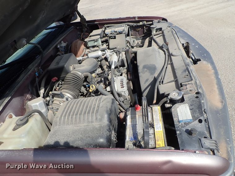 image for item DE1072 1997 Chevrolet Suburban 1500 SUV